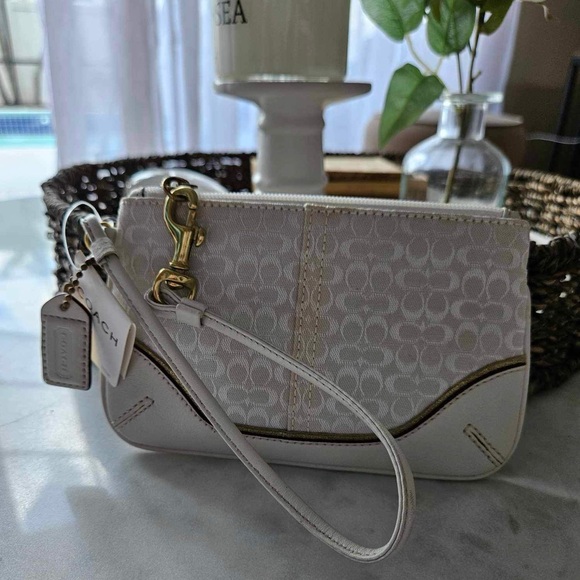 Coach Wristlet - Picture 1 of 7